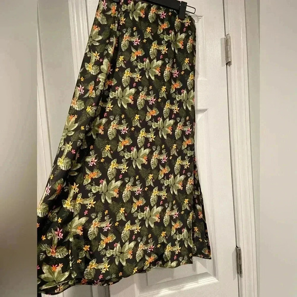 Blue Rain x Francesca’s Black Tropical Silky Maxi Skirt High Slit Unlined Size S - Picture 2 of 8